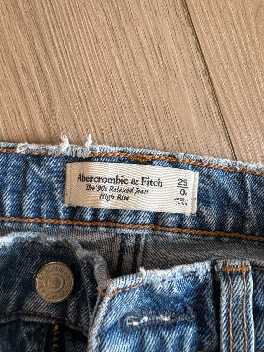 Abercrombie & Fitch 90s Relaxed Jean